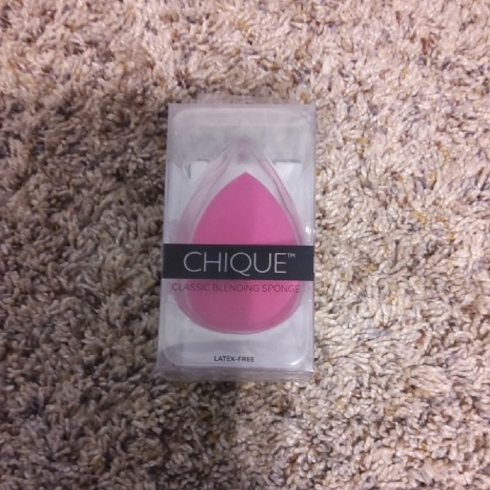 CHIQUE Latex-free Pink Blending Sponge New Never Used Still In Original Box.